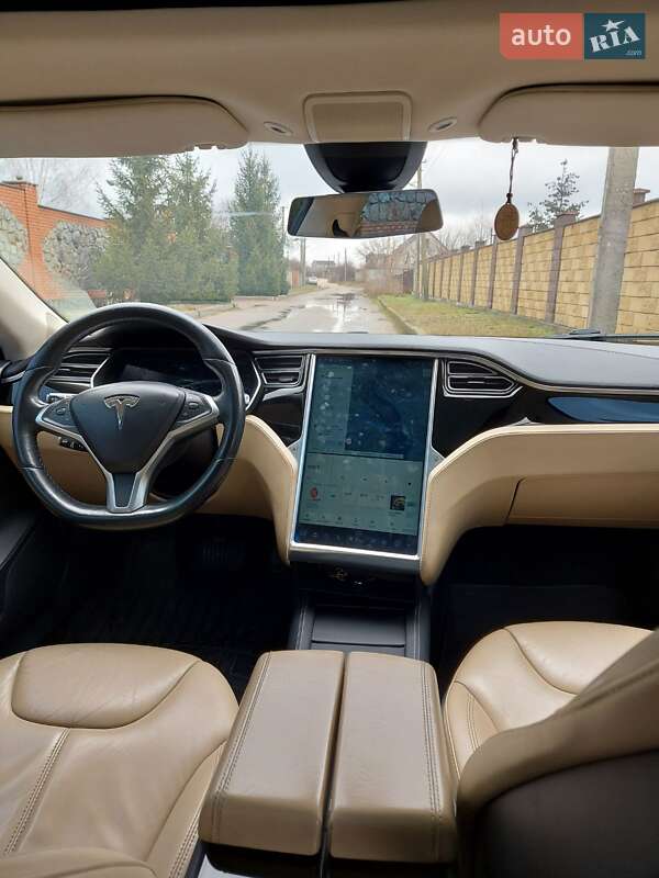 Лифтбек Tesla Model S 2015 в Запорожье