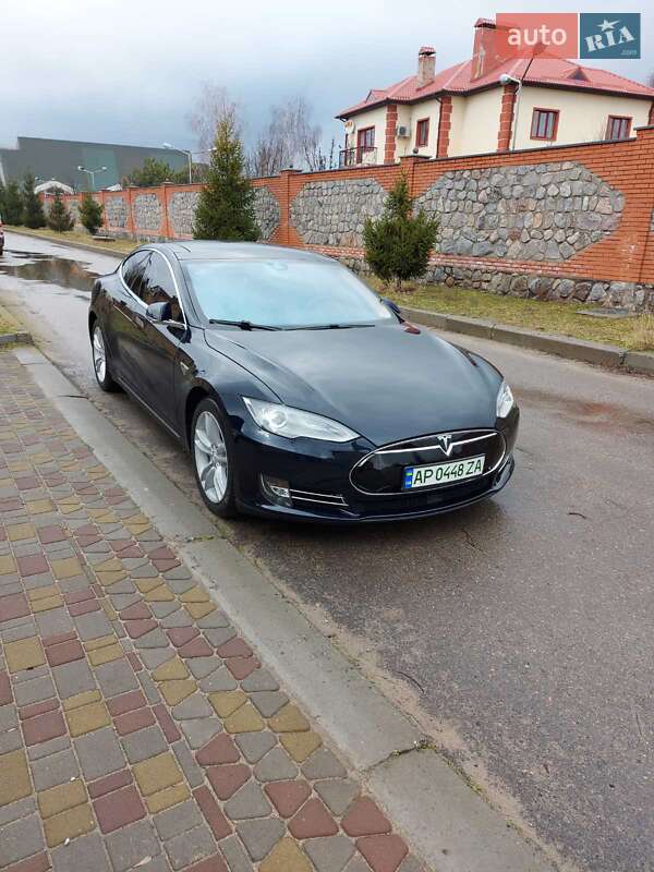 Лифтбек Tesla Model S 2015 в Запорожье
