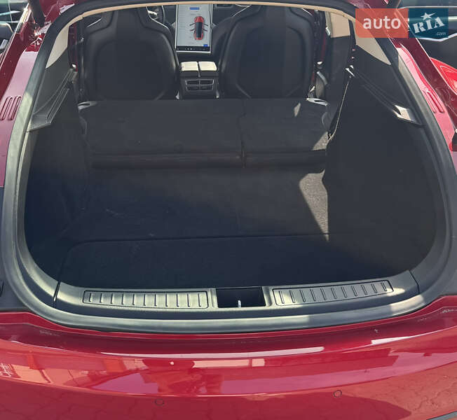 Ліфтбек Tesla Model S 2014 в Черкасах