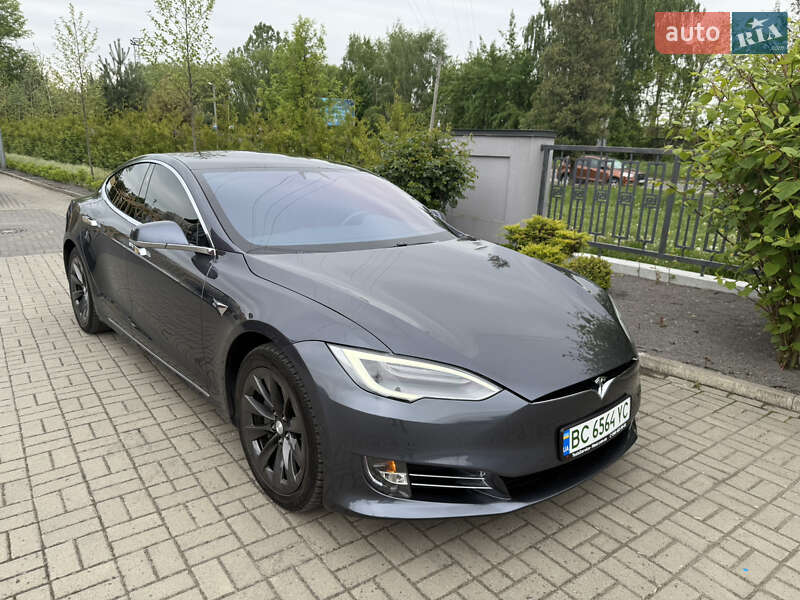 Tesla Model S 2019