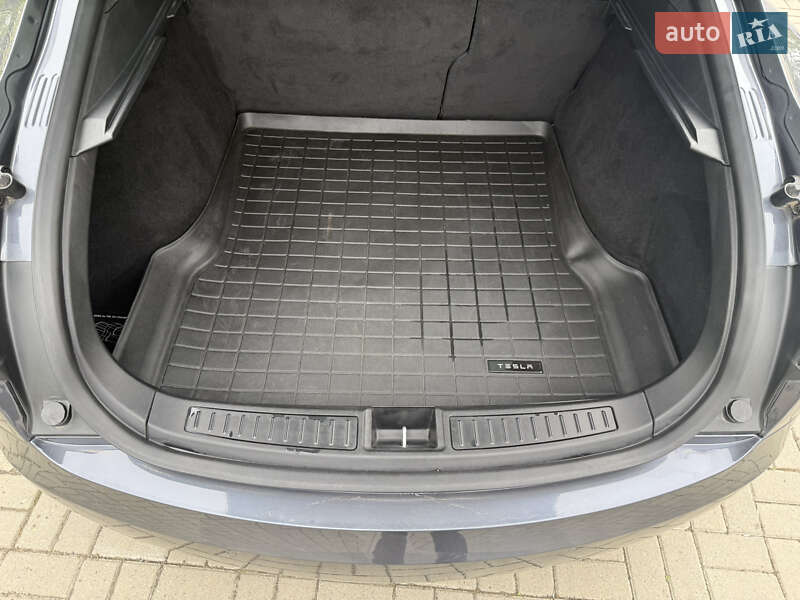 Лифтбек Tesla Model S 2019 в Львове