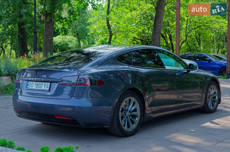 Лифтбек Tesla Model S 2018 в Киеве