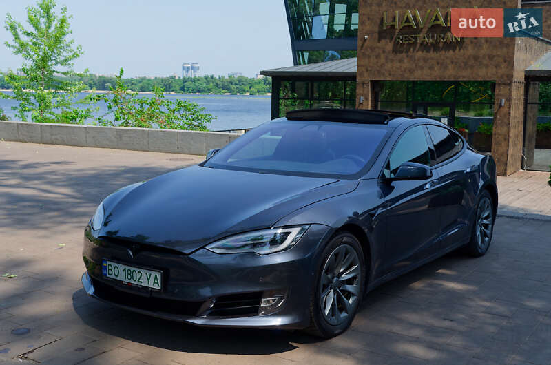 Лифтбек Tesla Model S 2018 в Киеве