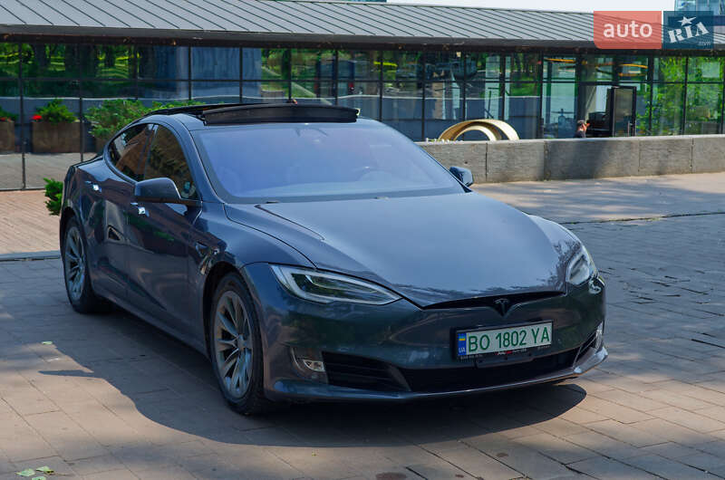 Лифтбек Tesla Model S 2018 в Киеве