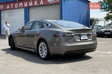 Лифтбек Tesla Model S 2016 в 