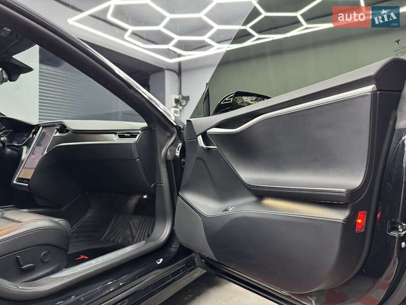 Лифтбек Tesla Model S 2017 в Днепре