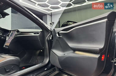 Лифтбек Tesla Model S 2017 в 