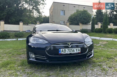 Лифтбек Tesla Model S 2013 в 