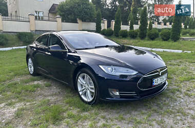 Лифтбек Tesla Model S 2013 в 