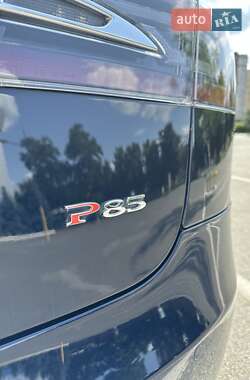Лифтбек Tesla Model S 2013 в 