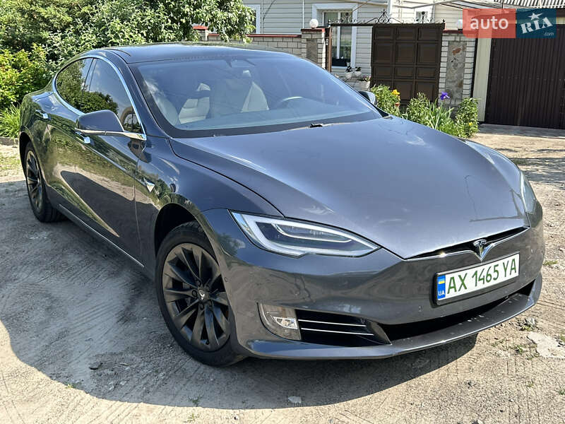 Ліфтбек Tesla Model S 2020 в 