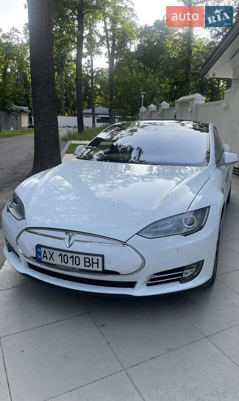 Ліфтбек Tesla Model S 2016 в Харкові