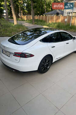 Лифтбек Tesla Model S 2016 в 