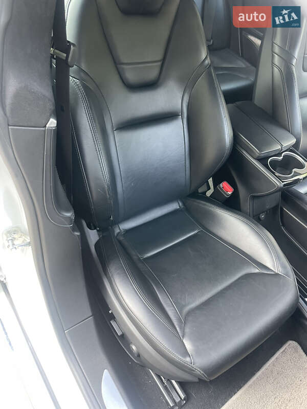 Ліфтбек Tesla Model S 2016 в Харкові