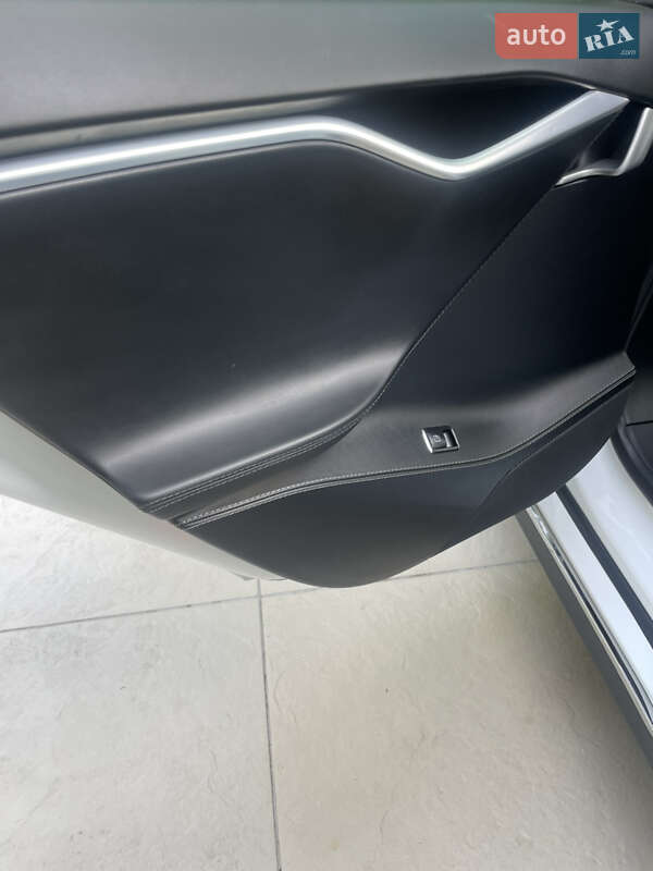 Ліфтбек Tesla Model S 2016 в Харкові