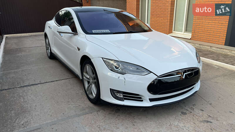 Tesla Model S 2014
