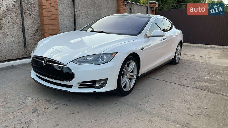 Ліфтбек Tesla Model S 2014 в Кривому Розі