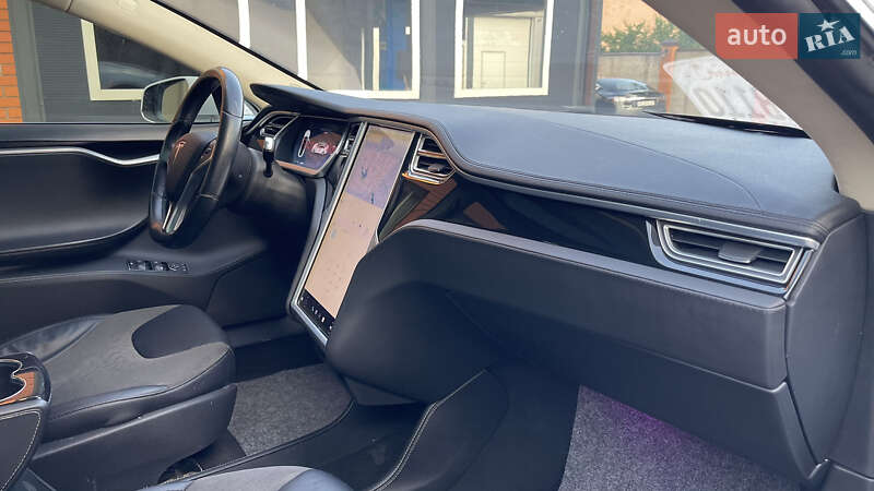 Ліфтбек Tesla Model S 2014 в Кривому Розі