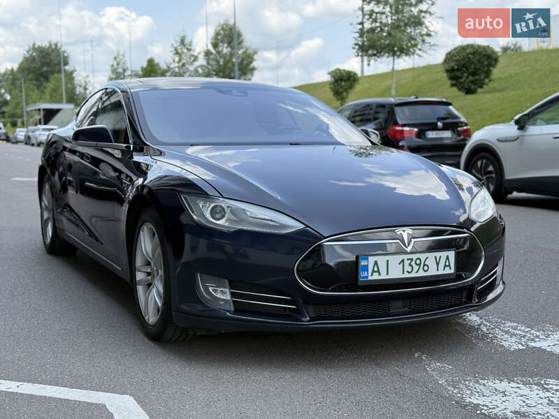 Ліфтбек Tesla Model S 2014 в 