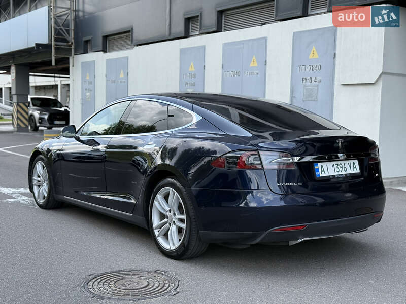 Ліфтбек Tesla Model S 2014 в Києві