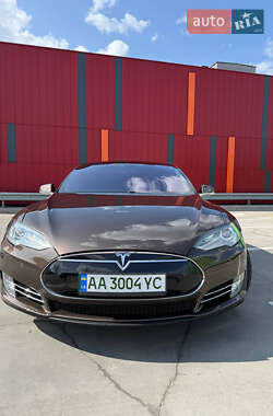 Лифтбек Tesla Model S 2014 в 