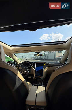 Лифтбек Tesla Model S 2014 в 