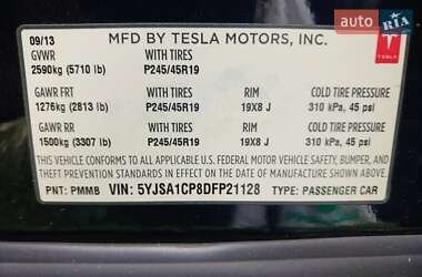 Лифтбек Tesla Model S 2013 в 