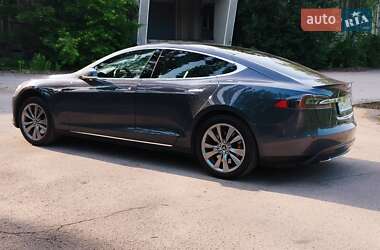 Лифтбек Tesla Model S 2015 в 