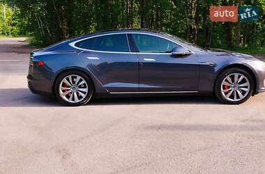 Лифтбек Tesla Model S 2015 в 
