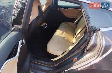 Лифтбек Tesla Model S 2015 в 