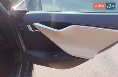 Лифтбек Tesla Model S 2015 в 