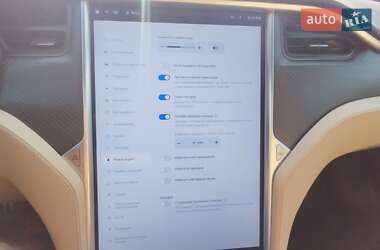 Лифтбек Tesla Model S 2015 в 