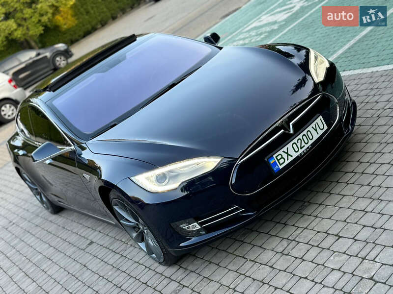 Лифтбек Tesla Model S 2014 в 