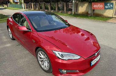 Лифтбек Tesla Model S 2016 в 