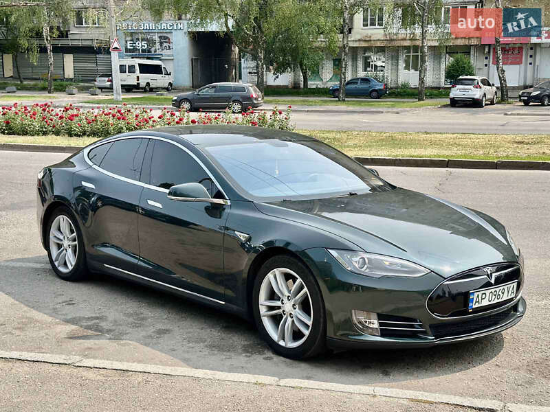 Ліфтбек Tesla Model S 2014 в 