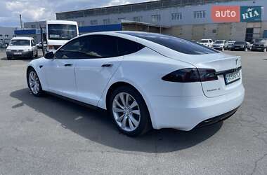 Лифтбек Tesla Model S 2017 в 