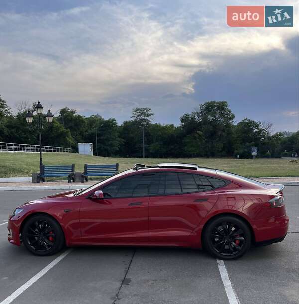 Ліфтбек Tesla Model S 2015 в Львові