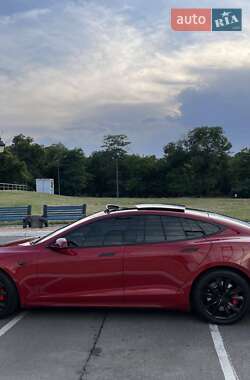 Лифтбек Tesla Model S 2015 в 