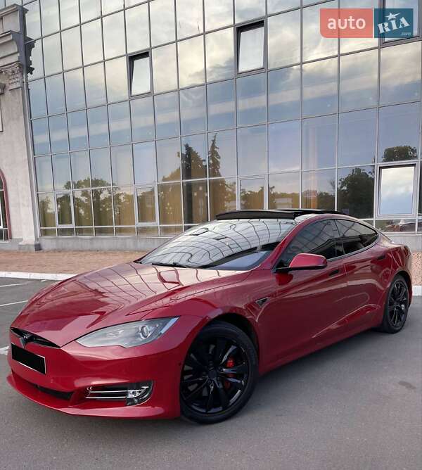 Ліфтбек Tesla Model S 2015 в Львові