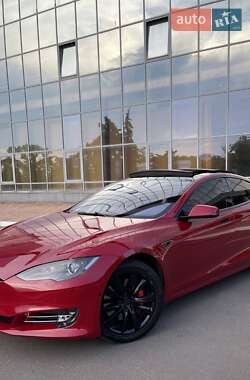 Лифтбек Tesla Model S 2015 в 