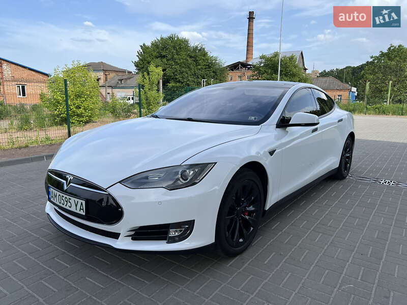 Tesla Model S 2014