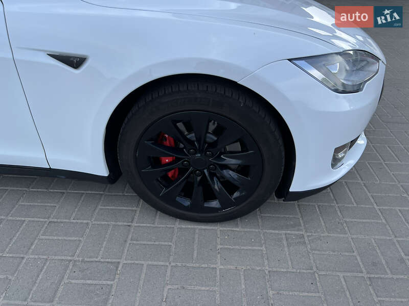 Ліфтбек Tesla Model S 2014 в Житомирі
