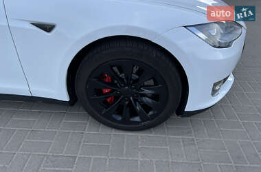 Ліфтбек Tesla Model S 2014 в 