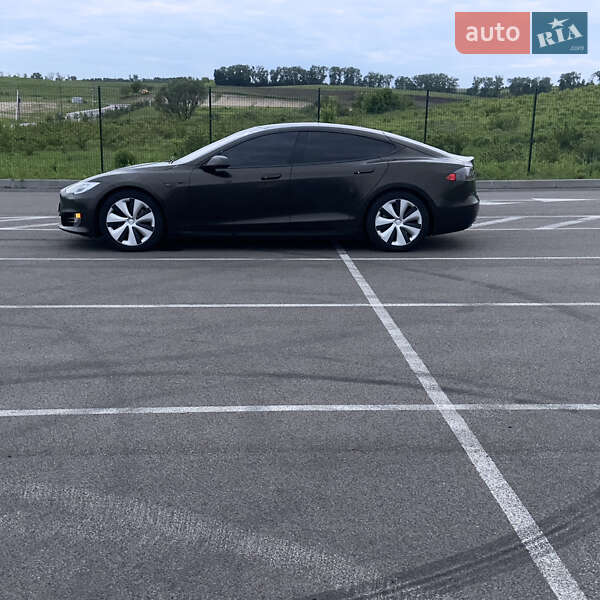 Лифтбек Tesla Model S 2016 в Ровно
