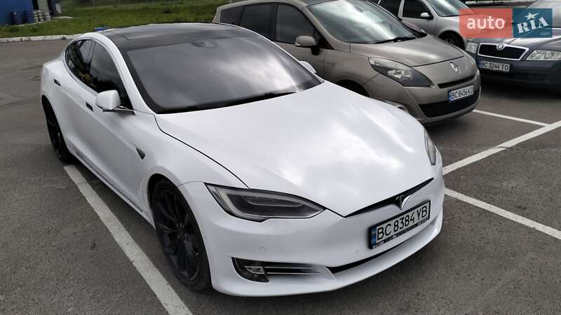 Лифтбек Tesla Model S 2016 в Львове