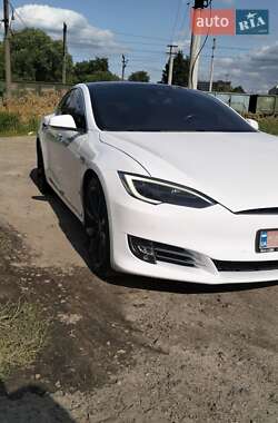 Ліфтбек Tesla Model S 2016 в 