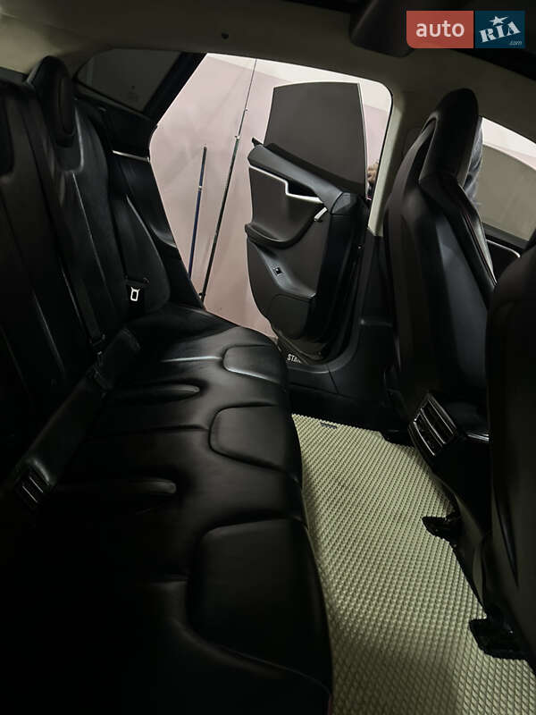 Лифтбек Tesla Model S 2013 в Виннице