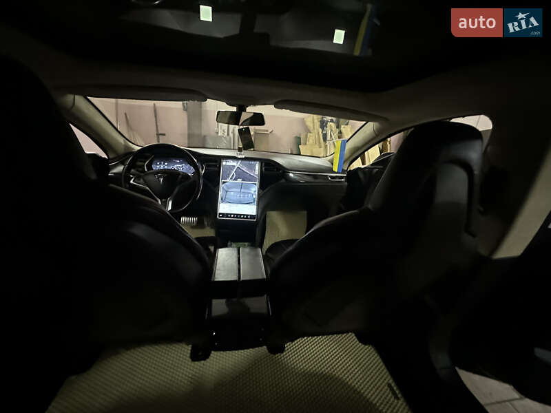 Лифтбек Tesla Model S 2013 в Виннице