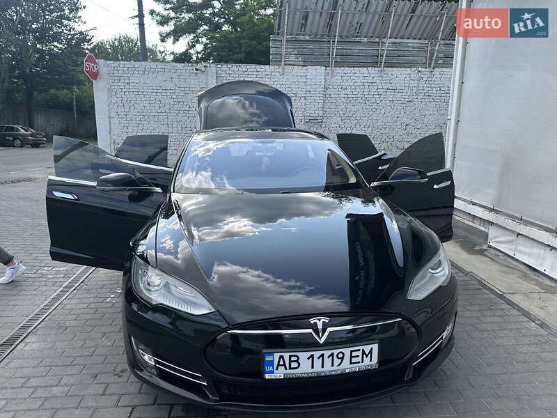 Лифтбек Tesla Model S 2013 в Виннице