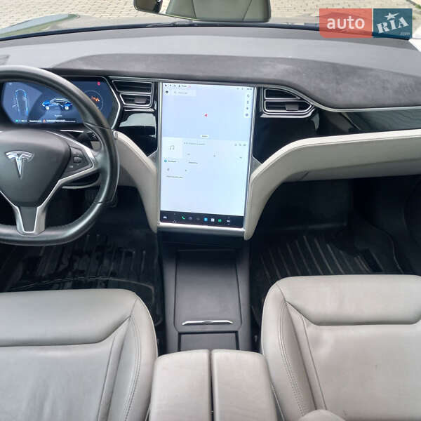 Лифтбек Tesla Model S 2016 в Радехове